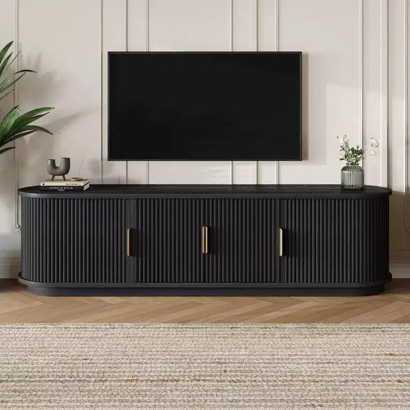Meuble TV en bois GDFStudio Roy Farmhouse avec porte coulissante à tambour et rangement réglable