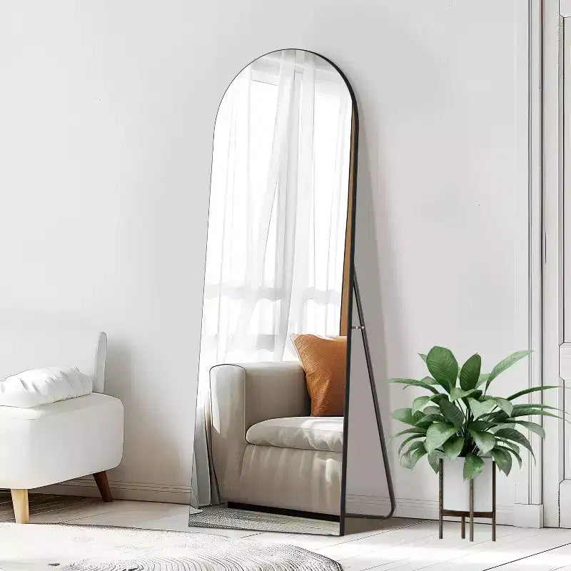 Specchio a figura intera classico con cornice in legno e arco ad angolo retto