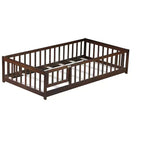 Letto a castello a pavimento con recinzione e porta, telaio letto per bambini Montessori a basso profilo, in legno massello di gomma, sponde di sicurezza, facile montaggio