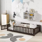 Letto a castello a pavimento con recinzione e porta, telaio letto per bambini Montessori a basso profilo, in legno massello di gomma, sponde di sicurezza, facile montaggio