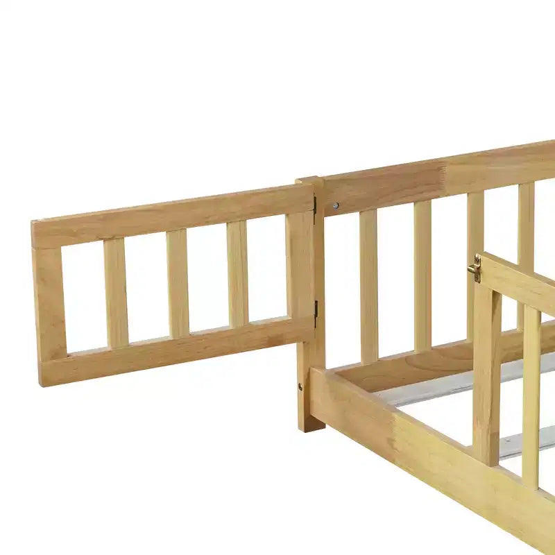 Letto a castello a pavimento con recinzione e porta, telaio letto per bambini Montessori a basso profilo, in legno massello di gomma, sponde di sicurezza, facile montaggio
