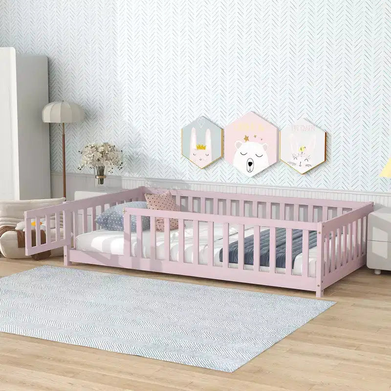 Letto a castello a pavimento con recinzione e porta, telaio letto per bambini Montessori a basso profilo, in legno massello di gomma, sponde di sicurezza, facile montaggio
