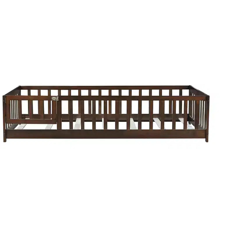 Letto a castello a pavimento con recinzione e porta, telaio letto per bambini Montessori a basso profilo, in legno massello di gomma, sponde di sicurezza, facile montaggio