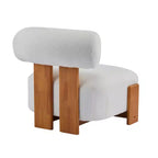 Poltrona moderna in bouclé con schienale arrotolato, struttura in legno massello, seduta imbottita per soggiorno, camera da letto o ufficio