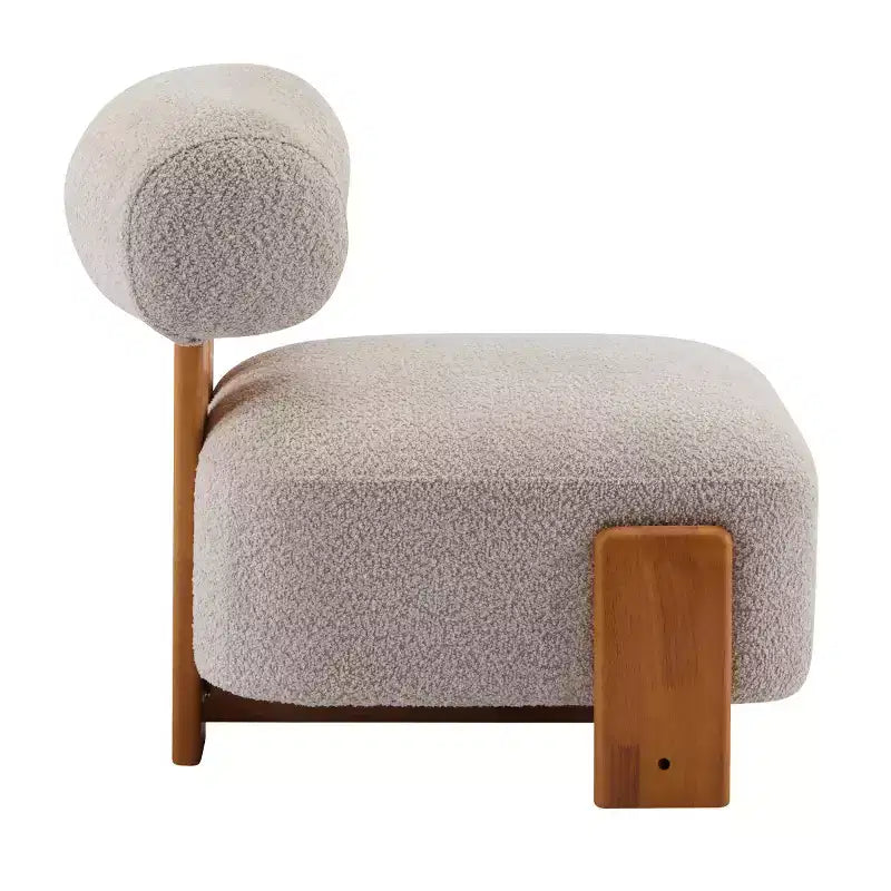 Poltrona moderna in bouclé con schienale arrotolato, struttura in legno massello, seduta imbottita per soggiorno, camera da letto o ufficio