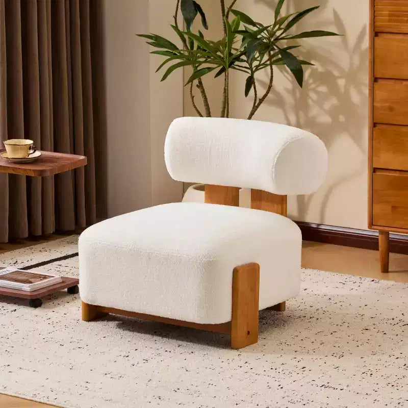 Poltrona moderna in bouclé con schienale arrotolato, struttura in legno massello, seduta imbottita per soggiorno, camera da letto o ufficio