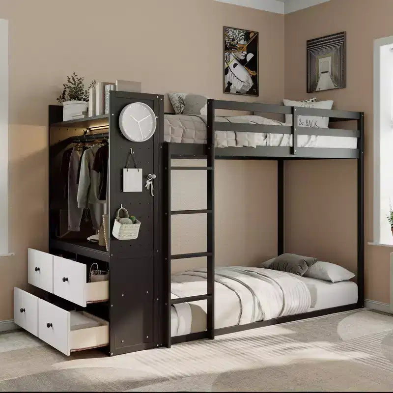 Struttura per letto a castello singolo con 4 cassetti contenitore, barra appendiabiti, mensole integrate e doppia lavagna forata