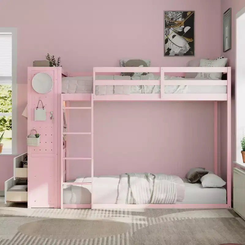 Struttura per letto a castello singolo con 4 cassetti contenitore, barra appendiabiti, mensole integrate e doppia lavagna forata