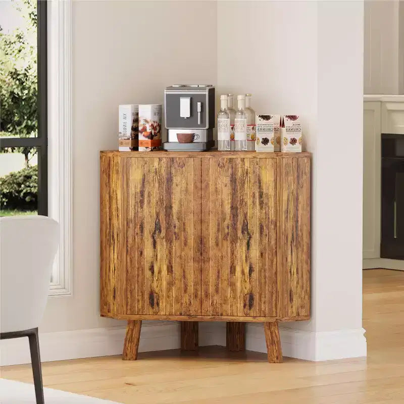 Mobile angolare da fattoria con ripiano regolabile, tavolino angolare industriale a 3 ripiani in legno con ante, tavolino triangolare (80 x 40 x 78 cm)