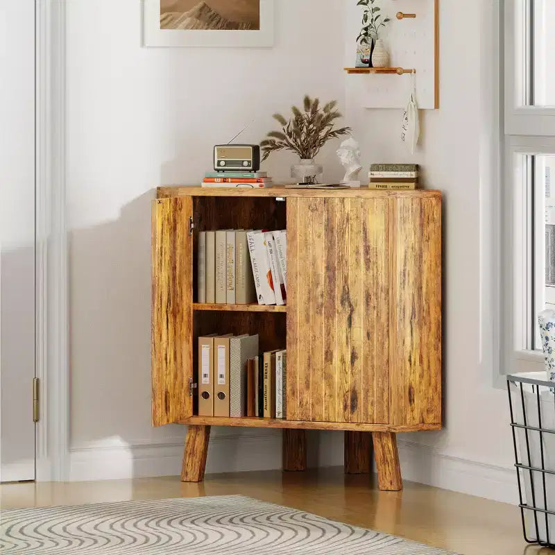 Mobile angolare da fattoria con ripiano regolabile, tavolino angolare industriale a 3 ripiani in legno con ante, tavolino triangolare (80 x 40 x 78 cm)