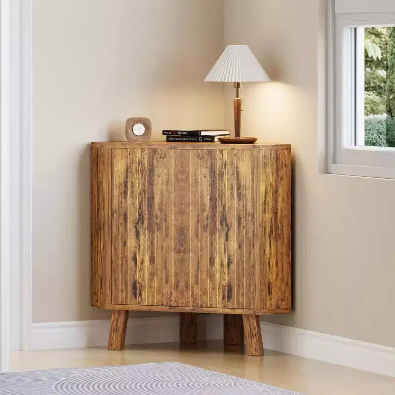 Mobile angolare da fattoria con ripiano regolabile, tavolino angolare industriale a 3 ripiani in legno con ante, tavolino triangolare (80 x 40 x 78 cm)