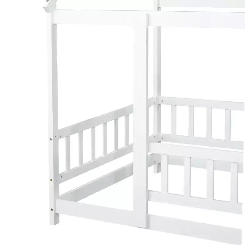 Letto a piattaforma singolo a forma di casa con struttura del tetto e recinzione