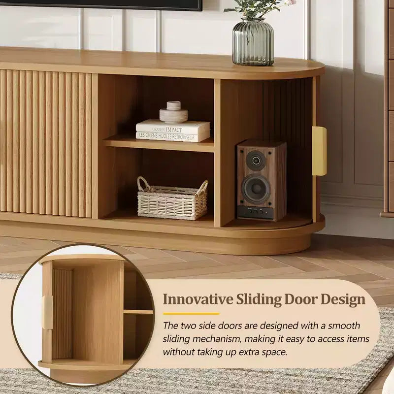 Meuble TV en bois GDFStudio Roy Farmhouse avec porte coulissante à tambour et rangement réglable
