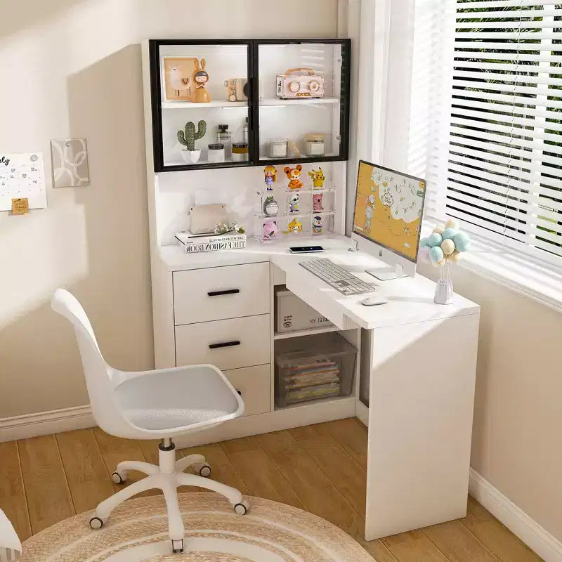 Bureau d'ordinateur JVNOXK avec armoire vitrée et éclairage LED intégré, bureau d'angle en L, avec ports de charge USB et plateau de clavier, blanc