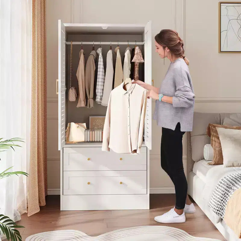 Armoire à persiennes GustoWave 65, Placard en bois avec 2 portes et 2 tiroirs, Rangement avec tringle à suspendre pour chambre à coucher